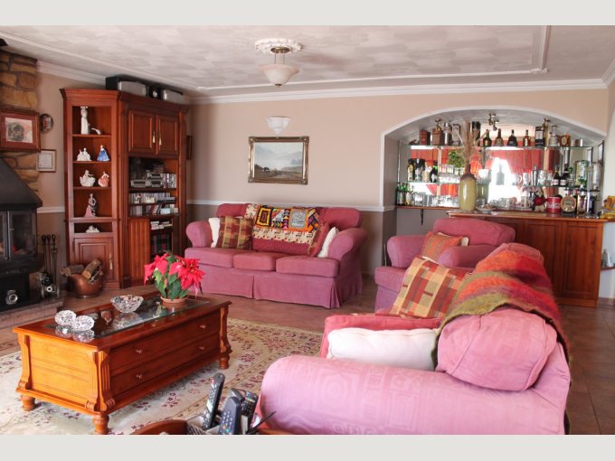 Lounge with bar